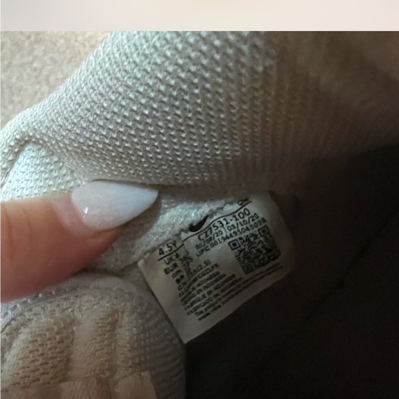 Nike White and Black Sneakers with High-Top Design and Large Swoosh Logo - Picture 2 of 2